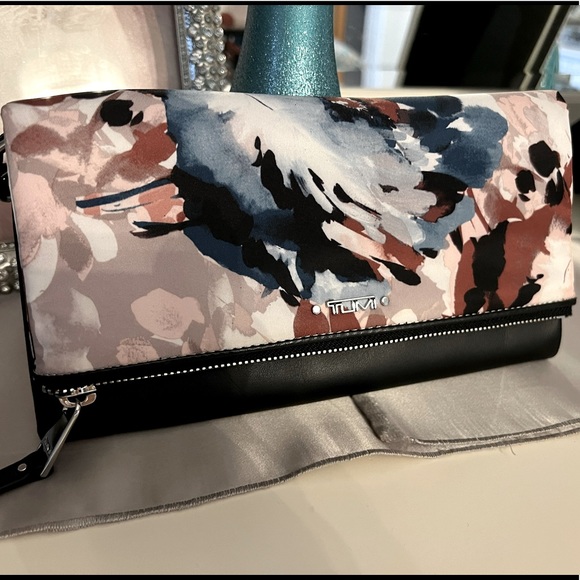 Zip-Around Continental | Tumi US Tumi Voyager Wallet